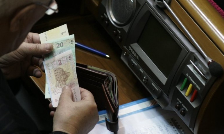 Почему министры хотят получать больше: Дубилет дал ответ 
