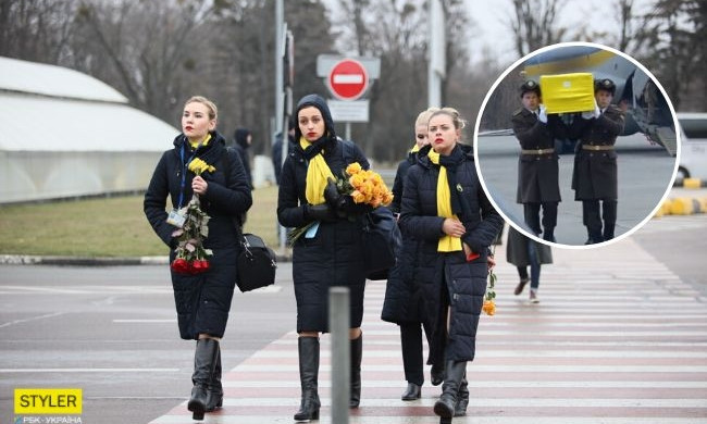 Встречали на коленях: в Борисполь прибыл экипаж с телами украинцев (ФОТО, ВИДЕО)