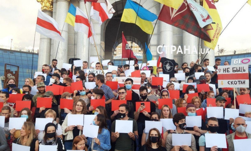 "У#бывай скот", - в Киеве протесты не прекращаются (ФОТО)