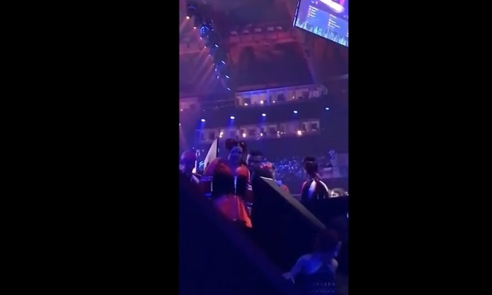 Переможниця Євробачення 2018 з'їхала по сходах: відео падіння