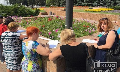 Криворожскому "метальщику" зеленки пообещали заплатить четыре тысяч гривен