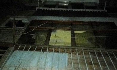 Ночью два вора пытались залезть в квартиру через балкон