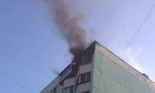Видео-шок: в России во время пожара на 10 этаже разбились мать и ребенок