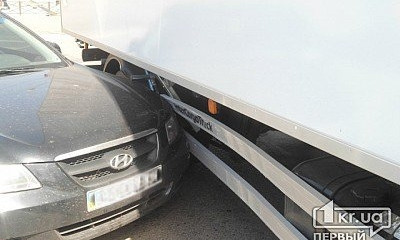 ДТП в центре города: "Hyundai" столкнулся с автофургоном