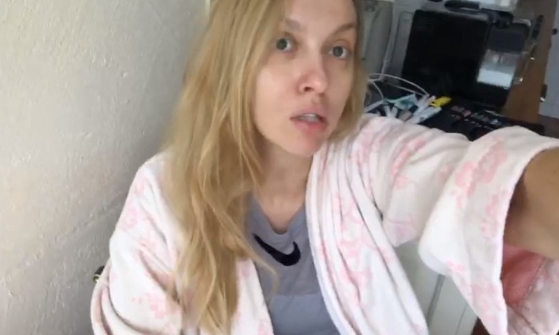 Полякова у люті: співачка грубо вилаяла владу за «потоп» у її квартирі (відео 18+)