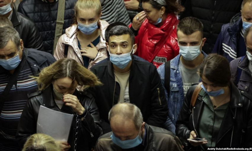 Украинцев начали штрафовать за отсутствие масок