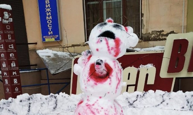 Харьковские снеговики настолько суровы...