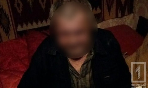 В Кривом Роге патрульные помогли пенсионеру попасть в закрытую квартиру