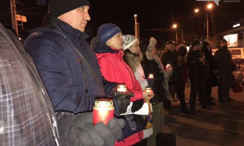 Криворожане зажгли свечи в память о Небесной Сотне