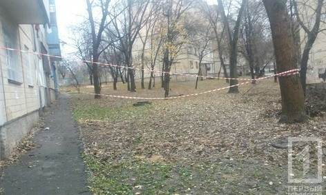 Девушка, выпавшая из окна, заявила, что ее столкнули 