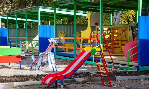 В Кривом Роге сделали из детского садика - "конфетку", но детей там нет