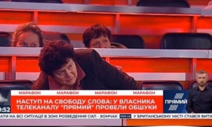 В студию телеканала ворвались вооруженные неизвестные: в сети появились карикатуры на "фейковое" нападение
