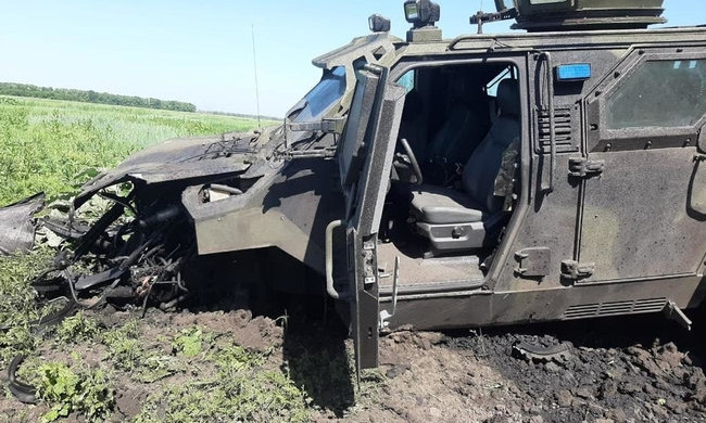 В Авдеевке подорвался автомобиль: 10 военных пострадали (ФОТО, ВИДЕО)