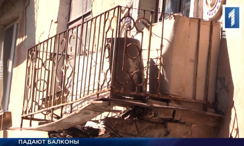 Кривой Рог рассыпается: балконы падают на головы прохожим