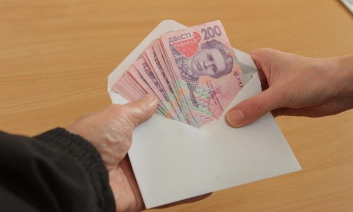 Стало відомо, скільки українців працюють нелегально
