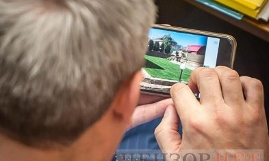 Телефон, поместья, автомобили: чем занимаются криворожские нардепы в Верховной Раде?