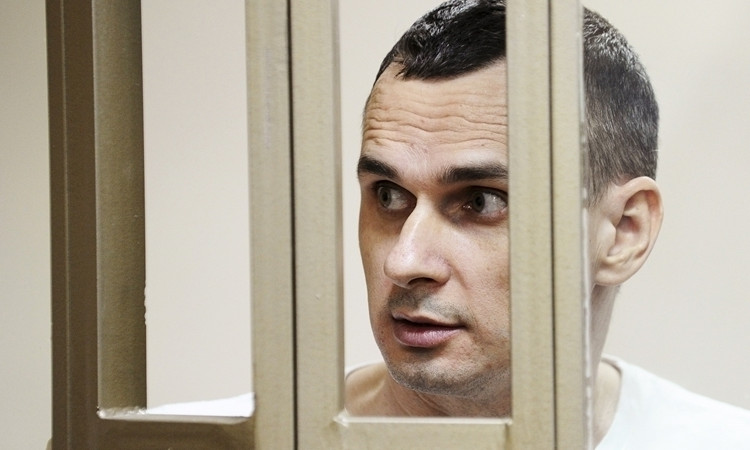 Вже 10 діб голодує Сенцов: стан бранця і перспективи