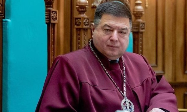 Главу Конституционного Суда не пустили на рабочее место