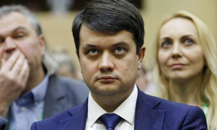 Стало известно, сколько «слуг народа» не поддержали отставку Дмитрия Разумкова