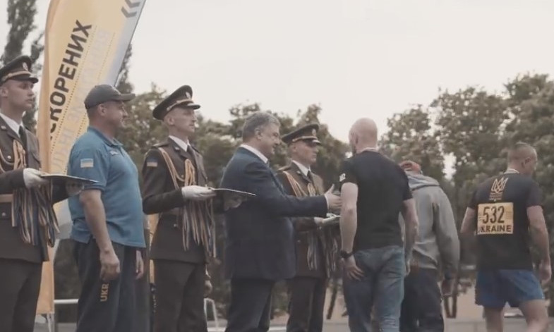 Ветеран АТО, який відмовився потиснути руку президентові, пояснив свій вчинок