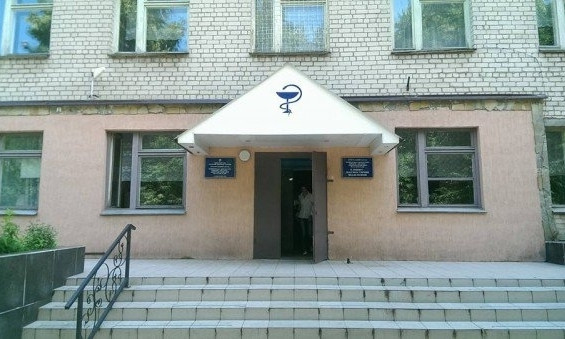 Девушка, выпрыгнувшая из окна больницы, осталась жива