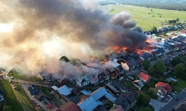 В Польше невиданной силы пожар, больше ста человек остались без дома (ФОТО, ВИДЕО)