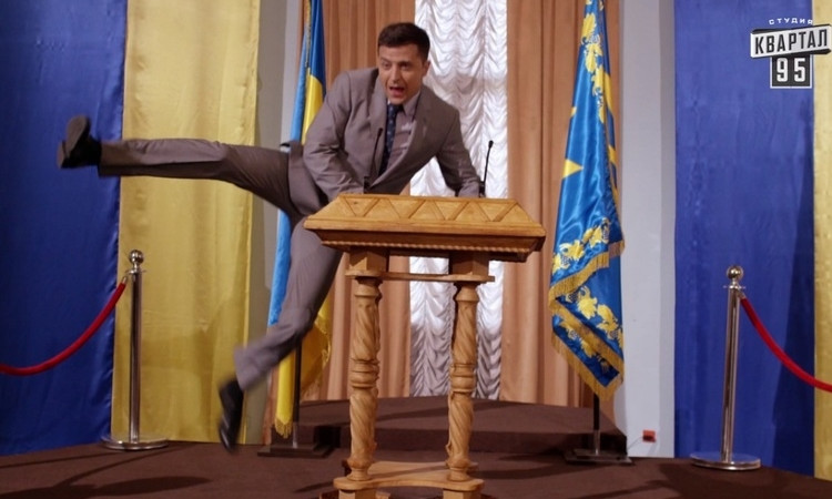 Зеленский потроллит своих соперников на выборах биллбордами