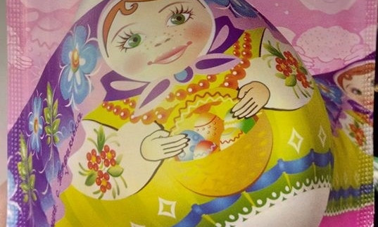 В столичных магазинах украинцам продают пасхальные украшения с российской символикой