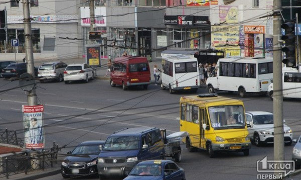 Авария в центре Кривого Рога: столкнулись Volkswagen и Chevrolet