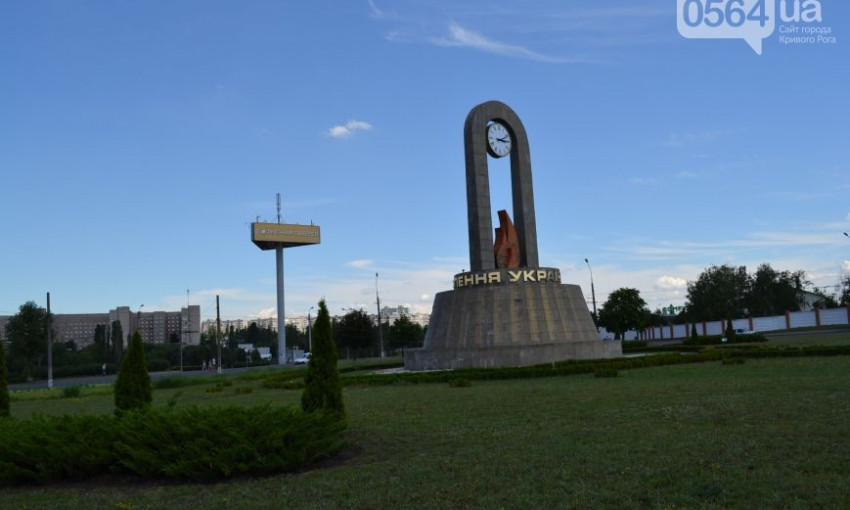 В Кривом Роге разрушается памятник, установленный в честь осбождения Украины от фашистов