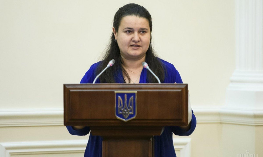 Кабмин обещает значительно сократить дефицит госбюджета и госдолг