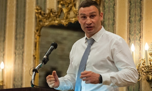 Кличко прокомментировал нападение на фанатов Ливерпуля в центре Киева