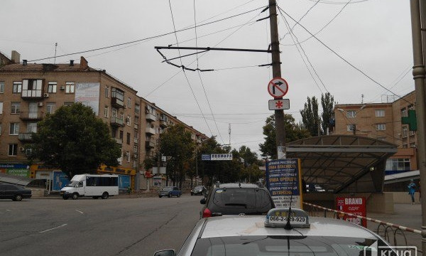 Полиция провела рейд на проспекте Почтовом в Кривом Роге: водители игнорируют знак, запрещающий поворот