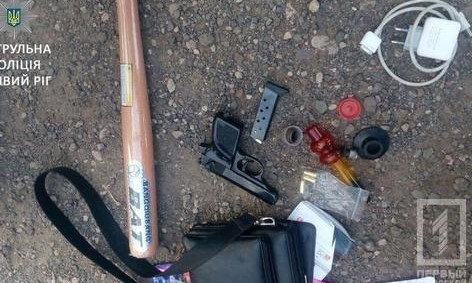 В Кривом Роге полиция задержала мужчину с оружием и трубкой для марихуаны
