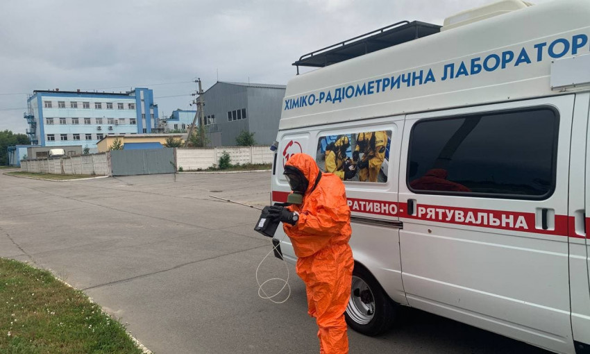 "Берите зонтики" - эксперты предупредили о кислотных дождях из-за аварии на "Ривнеазот"