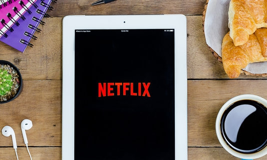 Netflix будет показывать меньше сцен курения в телешоу