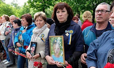 Мамы криворожан, погибших в АТО, приняли участие в открытии Аллеи Памяти