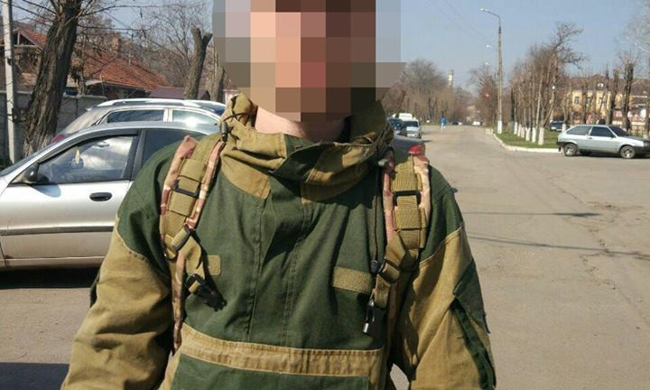 Возле "Солнечной галереи" задержали "зеленых человечков" c оружием