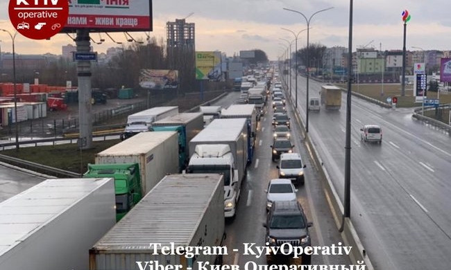 Не проедешь: Киев заблокирован из-за протеста дальнобойщиков (ФОТО, ВИДЕО)