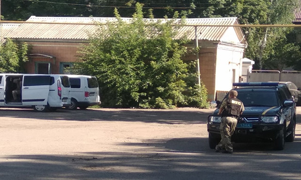 Полтавский автоугонщик поменял заложника с сотрудника УГРО на начальника и с ним пытается покинуть город