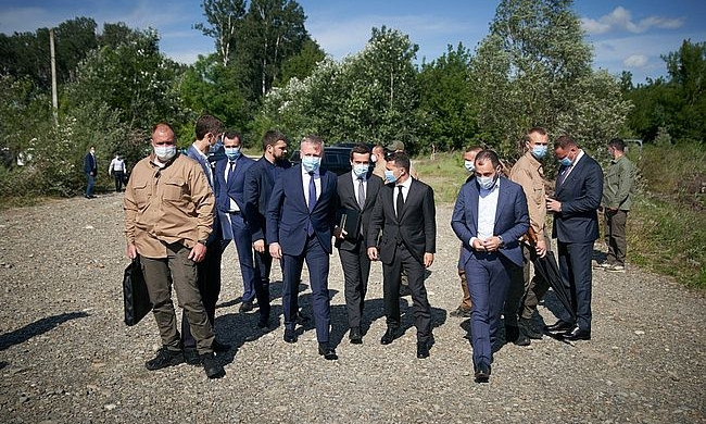 "Достроим "мост София" в честь Ротару", - Зеленский на Буковине (ВИДЕО)