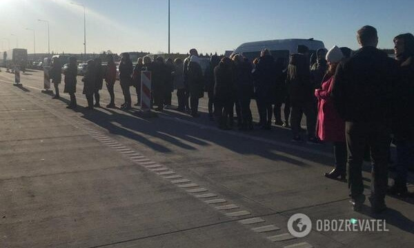 Польша закрыла границу, тысячи украинцев всю ночь стоят на КПП без надежды (ФОТО)