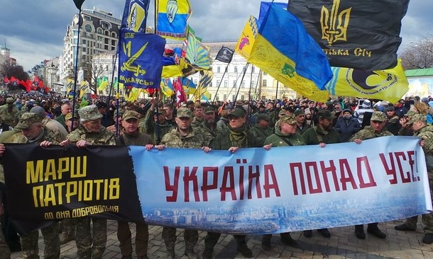 В Киеве украинцы вышли на "Марш добровольцев": "Никаких договоренностей с врагом" (ФОТО) 