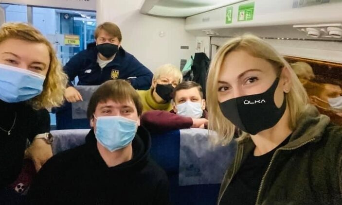 "Слуги народа" снова собрались на Донбасс "поселфиться", но уже группами по 3-5 людей