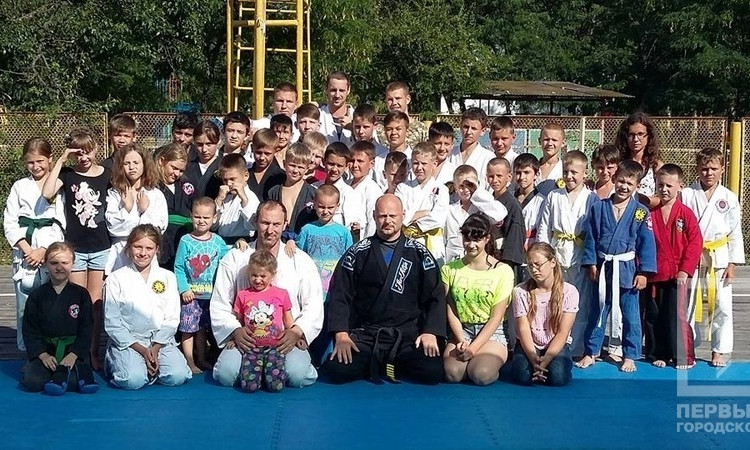 Юные криворожские спортсмены отдохнули на побережье Черного моря
