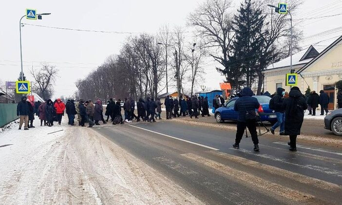 В Черновцах присоединились к требованию полтавчан снизить цену на газ до 2 гривен и перекрыли несколько дорог (ФОТО)