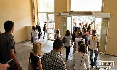 Приемные комиссии проверили почти все заявления