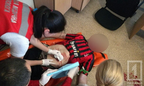 В паспортном столе Кривого Рога мужчина пырнул себя ножом из-за нехватки денег
