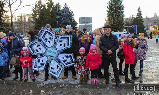 В Долгинцевском районе открыли елочный городок