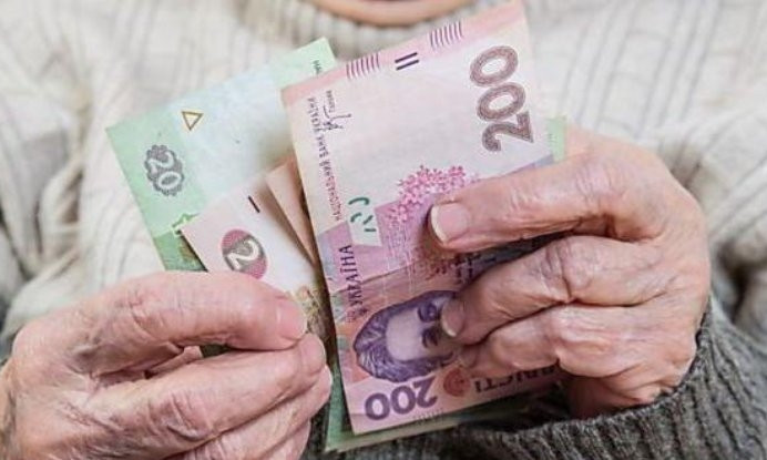 Українці скаржаться на затримки пенсій